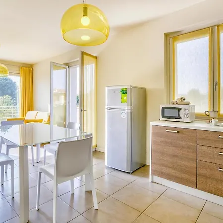 2 Bedroom Amazing In Puegnago Sul Garda アパート