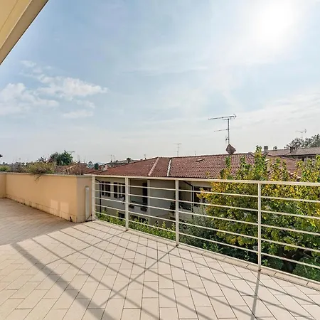 2 Bedroom Amazing In Puegnago Sul Garda Raffa