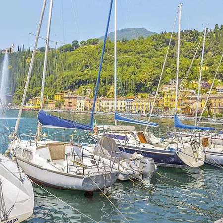 2 Bedroom Amazing In Puegnago Sul Garda Raffa