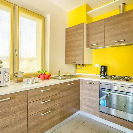 2 Bedroom Amazing In Puegnago Sul Garda *