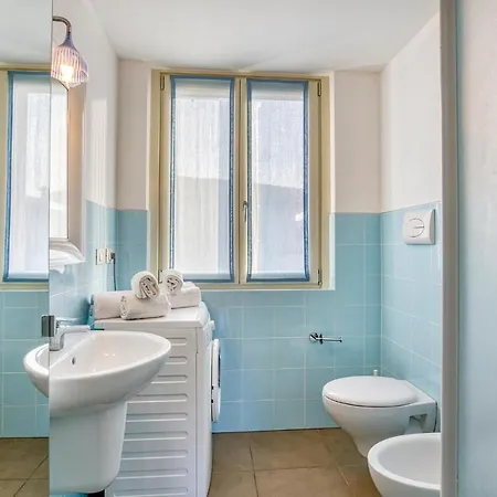 2 Bedroom Amazing In Puegnago Sul Garda アパート