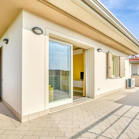 2 Bedroom Amazing In Puegnago Sul Garda アパート